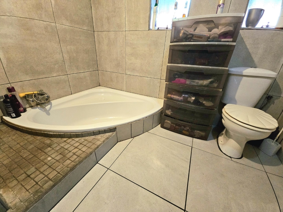 4 Bedroom Property for Sale in Strandfontein Village Western Cape
